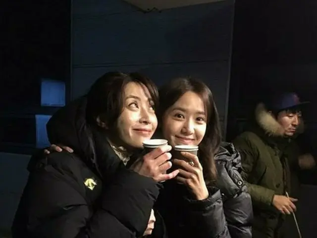 Actress Song Yun Ah, updated SNS. ”SNSD” announced a two-shot picture with Yuna.