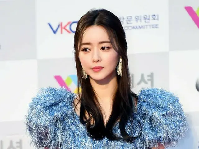 Actress Hong SooAh attended the 26th Soeul Kayo Grand Prize awards ceremony.