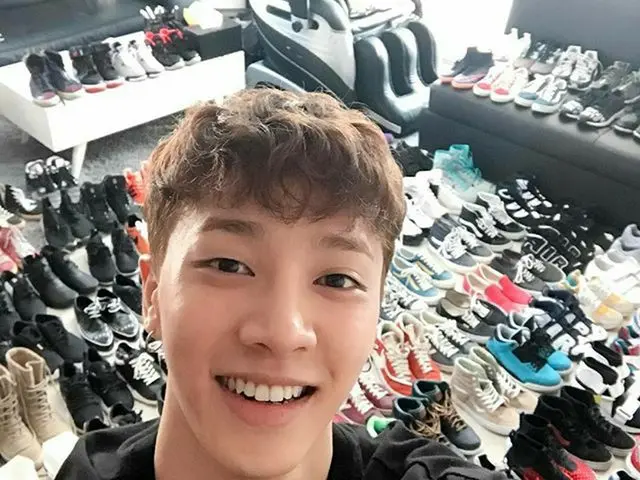 BEAST Lee Ki Kwang, updated SNS. Together with the shoes filled in the room.