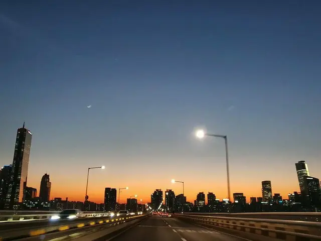 【G Official】 Actor Jung HaeIn, professional photography skill. Night view ofSeoul.