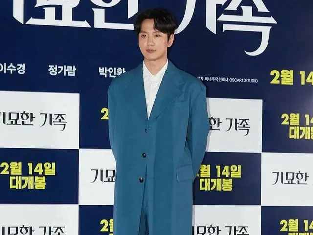 【R Official jes】 Actor Kim Nam Gil, released a photograph at the preview ofthe movie 'Weird family'