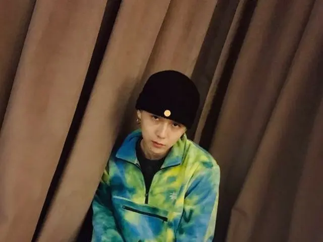 HyunA's sweetheart EDawn, a distinctive 'sickly beauty' is a topic. Smooth legswithout a single hair