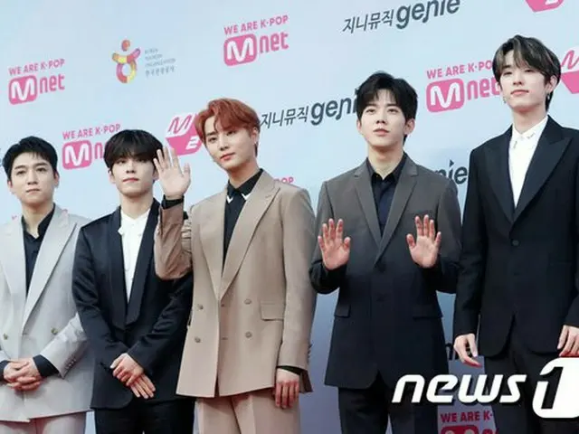 DAY6, ”2019 MGMA” won the band artist award. . . Moth