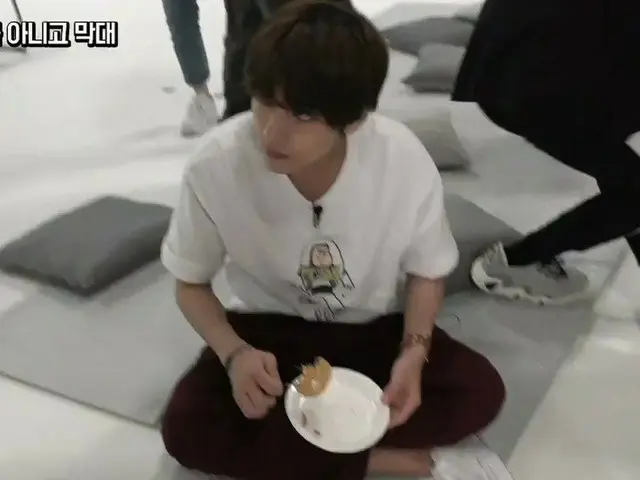 #BTS V เป็นหัวข้อเกี่ยวกับสาเหตุที่เขาจับตาดู Karmeyaki สไตล์เกาหลี . ก่อนอื่นวิ