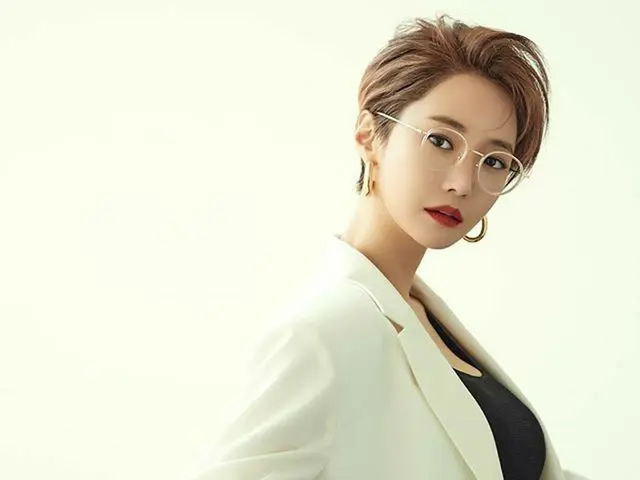 [Formula G] นักแสดงหญิง Koh Joon Hee คุณเป็นผู้หญิงที่สวมแว่นตา  ที่หัวเราะ  bre