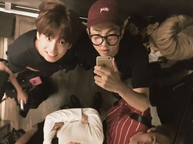 #BTS และ "ความรู้สึกเฉพาะตัว" ของภาพถ่ายเซลฟี่ของกลุ่ม RM เป็นหัวข้อยอดนิยมในเกา