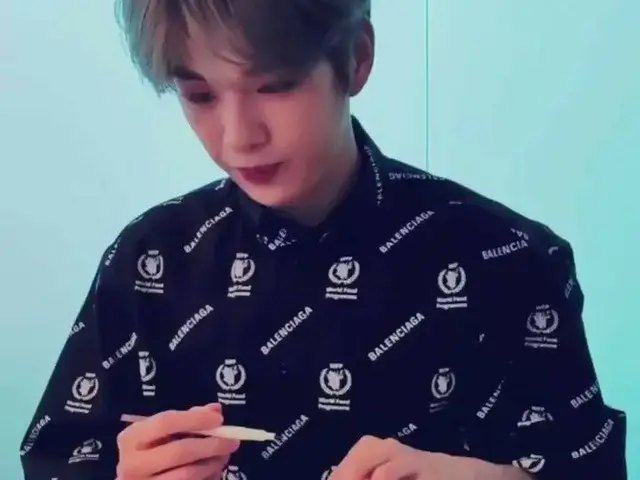 Kang Daniel จาก WannaOne พูดคุยเกี่ยวกับ "ไม่มีใครมีความสุขพอหรือยัง?" ในเกาหลีใ