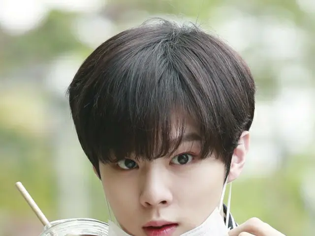 Kim Woo Seok จาก X1 เข้าสู่สถานีวิทยุและปรากฏตัวในรายการวิทยุ MBC "Noon Hope Sta