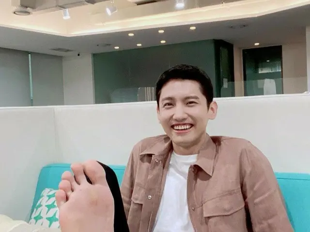#Changmin (TVXQ) "Giant sole" เป็นหัวข้อยอดนิยมในเกาหลีใต้ ..  ● "ไม่มีระยะห่างร
