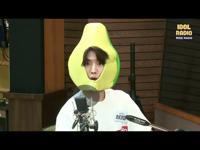 [Formula mbk] [IDOL RADIO] "ทำไมคุณหล่อจัง ~?" Golden Child_ Beach Ball Talk! 20