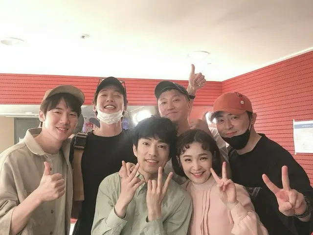 นักแสดง #Yoo YeonSeock กลับมารวมตัวกับเพื่อน ๆ ในละครทีวีเรื่อง Life of the Wise