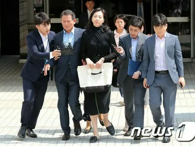 ในเกาหลีใต้มีทฤษฎี "ยิ่งรวยยิ่งสูง" ..  ● Korean Air และ Zhao Yanghao ประธานคนอื