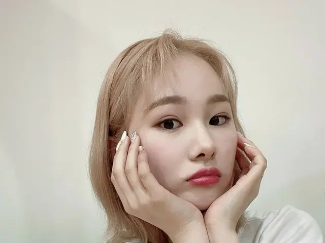 [T Official] EVERGLOW, [#Mia] Our Forever-I ate rice! อยากเจอ 