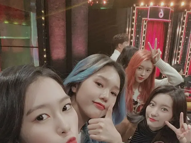 [T สูตร] OHMYGIRL, [#OhTimes] 201009 Hidden Singer 6📸 ⠀ Hidden Judge #咪咪 #toddl
