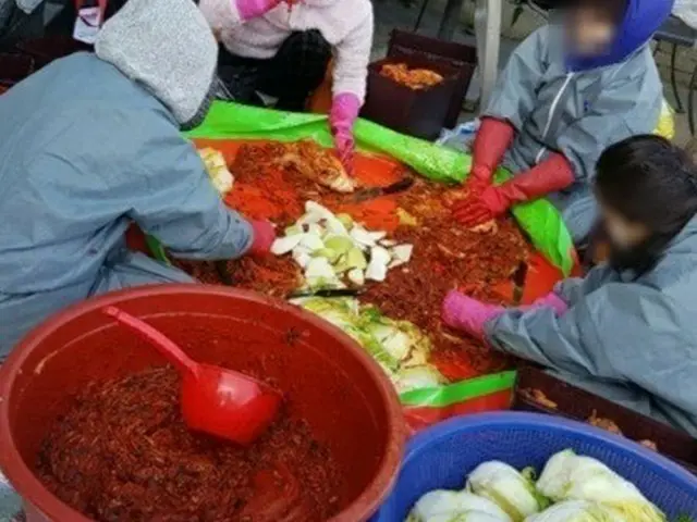 นักร้องสาวอีจงฮยอนวิจารณ์บางคนทำกิมจิโดยไม่สวมหน้ากาก หลังจากชี้ให้เห็นกระดานข่า