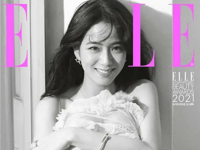 BLACKPINK JISOO โพสต์ภาพและบทสัมภาษณ์ ELLE "มันเป็นเวลาสี่ปีแล้วที่ฉันเดบิวต์ แต