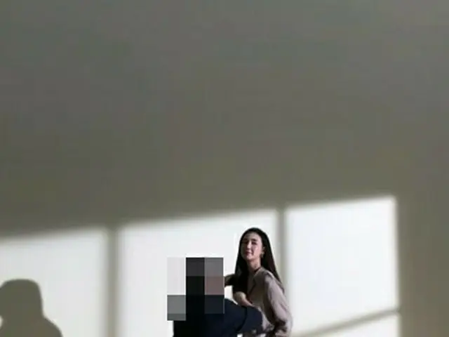 นักแสดงหญิงชเวจีอู (Choi Ji-woo) ที่เพิ่งเปิดตัว ดีไซเนอร์โพสต์ภาพเหตุยิงกัน "ใส