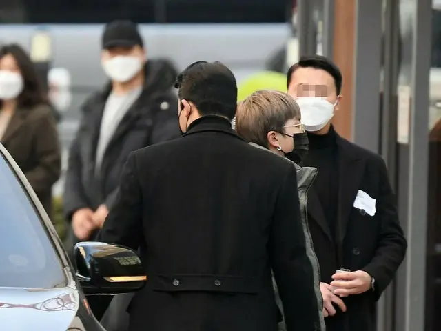 เข้าร่วมในการบันทึกเทป "2020 KBS Kayosai" ซึ่งกำกับโดย BTS RM, J-HOPE, V และ Per