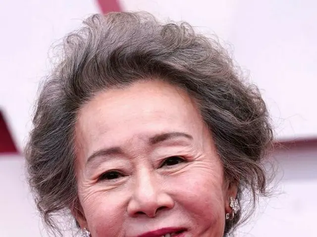 นักแสดงยูนยูจองได้รับรางวัลนักแสดงสมทบหญิงยอดเยี่ยมจากงานประกาศผลรางวัลออสการ์คร