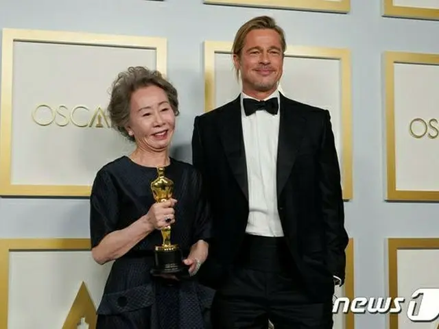 ถ่ายสองครั้งกับนักแสดงสาวยูนยูจองและพิธีกรแบรดพิตต์ คว้ารางวัลออสการ์สาขานักแสดง