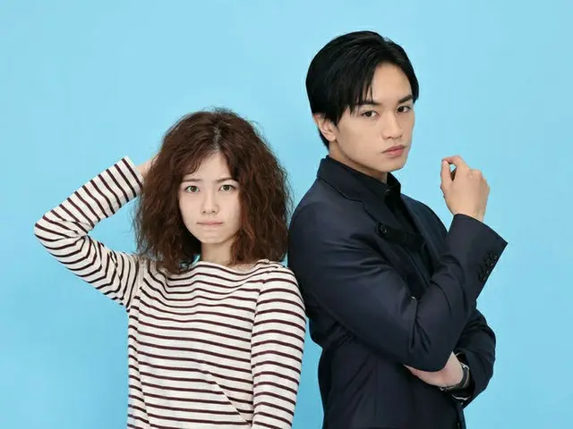 W นำแสดงโดย Kento Nakajima และ Fuka Koshiba ในโซนเซ็กซี่และ "She's Beautiful (เธ