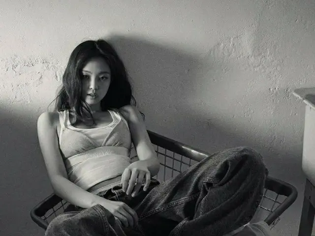 JENNIE (BLACKPINK_) โพสต์รูปภาพใหม่บน SNS ของ Calvin Klein ..