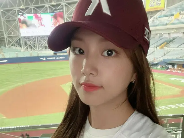 [T Official] LABOUM, [#Solbin] Trial hit ⚾️🔥 #LABOUM #SOLBIN