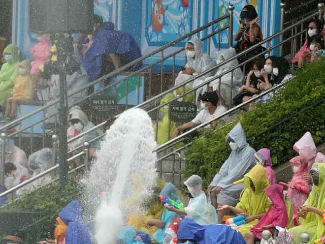 "ระเบิดน้ำ" ในการแสดง "พัดลมยิงน้ำ" ที่ Everland South Korea กลายเป็นประเด็นร้อน