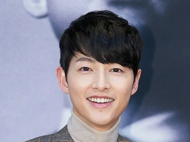 Actor Song Joong Ki became Hot Topic without asking any performance fee and madethe appearance in th