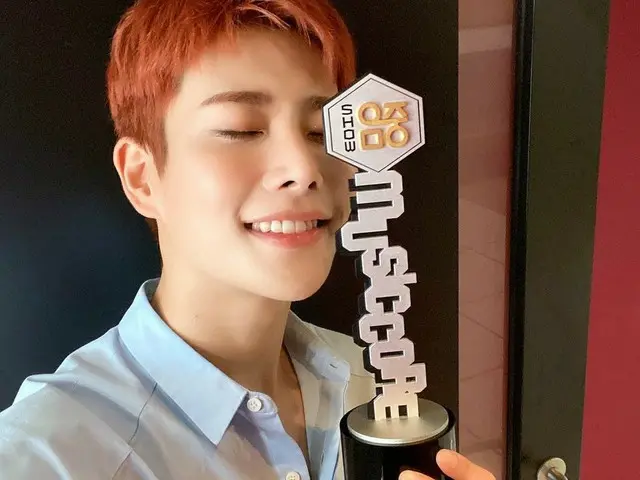 [อย่างเป็นทางการ] ASTRO อาโรฮะ~~ ขอบคุณที่ให้ของขวัญดีๆ แบบนี้ในปี 2000 💕 อยู่ใ