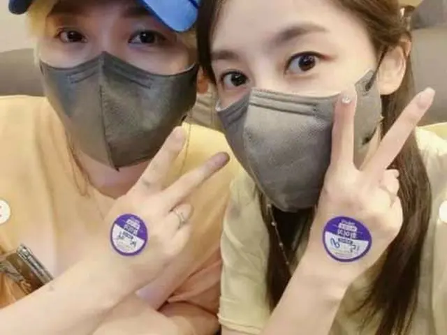 Seongmin (SUPER JUNIOR) _ & _ นักแสดง Kim SaeUn_ และภรรยาของเขารายงานการฉีดวัคซี