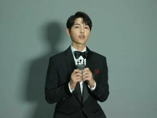 Actor Song Joong Ki is considering to accept the offer to be the MC of theopening ceremony at the 26