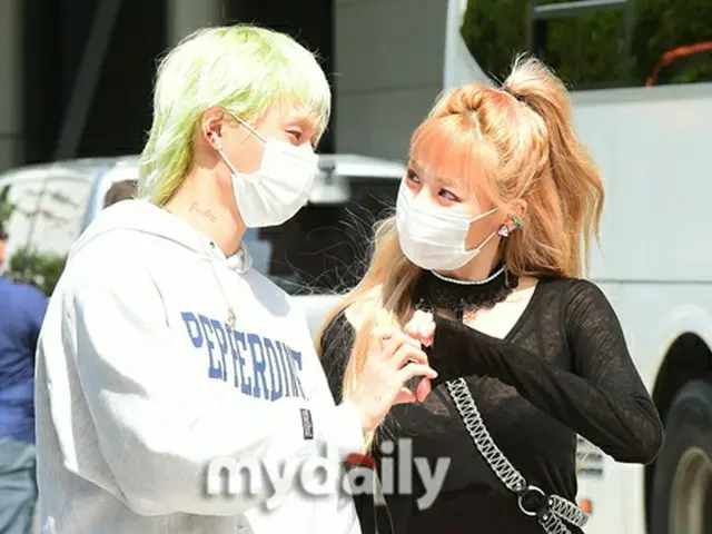 นักร้องสาว Hyuna_&DAWN แสดงใน SBS Power FM "Cui Hwa Jung's Power Time" กับเพื่อน