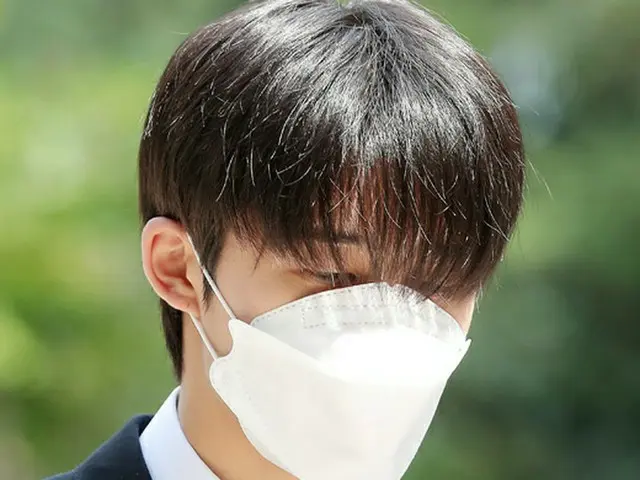 "สงสัยว่ามีการใช้ยาอย่างผิดกฎหมาย" _B.I (เดิมคือ _iKON_) ตัวอย่างแรกตัดสินใจที่จ