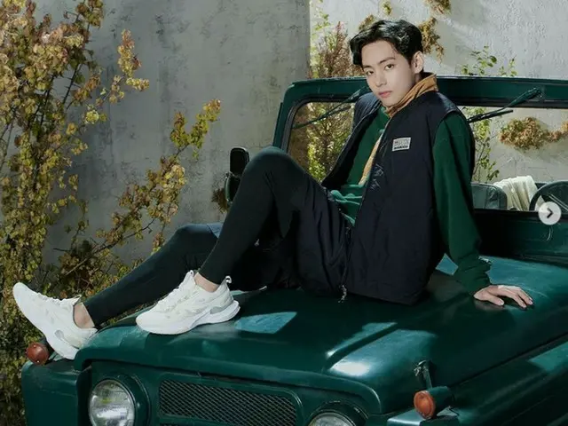 รูปภาพของ V(BTS) และ 2021 FILA EXPLORE COLLECTION เปิดตัวแล้ว .