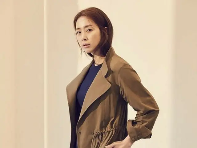 Actress Song Yun Ah, released pictures. Magazine 'marie claire'.