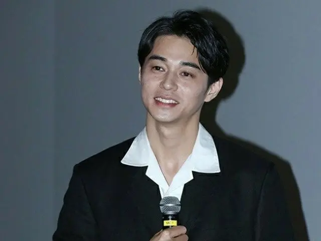Masahiro Higashide, a controversial actor who has an affair with Karata Erika,is dating a new lover