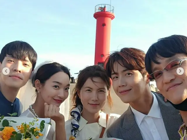 นักแสดง Zhao Hanzhe โพสต์ภาพกลุ่มกับ Shin Min A, Kim Sun Ho และนักแสดงคนอื่นๆ จา