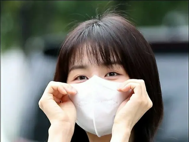 นักแสดงสาว พัคฮาซอน ซึ่งเข้ารับการรักษาในโรงพยาบาลด้วยโรคปอดบวมจากการสำลัก ออกจา