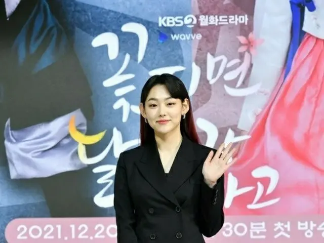 Jiang Miner (เดิมชื่อ Gu Gudan) เข้าร่วมการประชุมการผลิตละครเรื่อง "Flowers and 