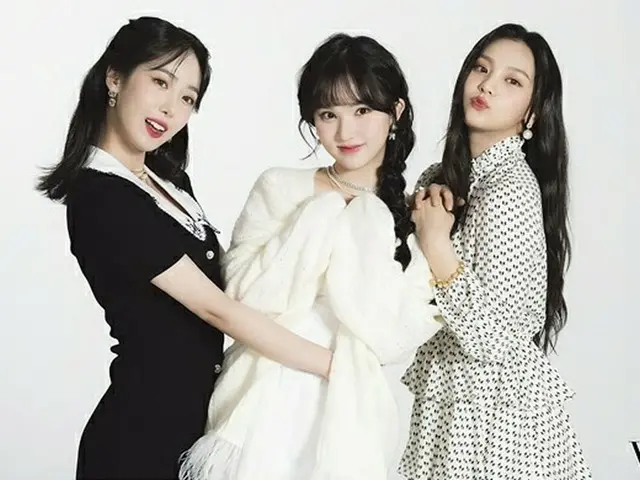 มีรายงานว่า "VIVIZ" กำลังเตรียมตัวสำหรับอัลบั้มแรก และมีเป้าหมายที่จะวางจำหน่ายใ
