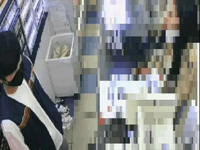 ช่วงเวลาที่ลูกค้าผู้หญิงตีเสมียนผู้ชายที่ร้านสะดวกซื้อตอนเที่ยงคืนกลายเป็นประเด็