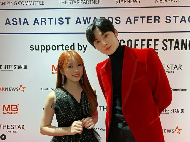 Nako Yabuki โพสต์ภาพคู่กับ Hwang Min Young ในวันที่ 14 ทั้งสองทำหน้าที่เป็นพิธีก