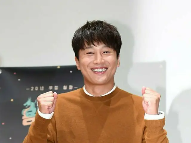 Actor Cha Tae Hyun, 1st place in ”Talent brand reputation November”. 2nd place:Lee Sang Min 3rd plac