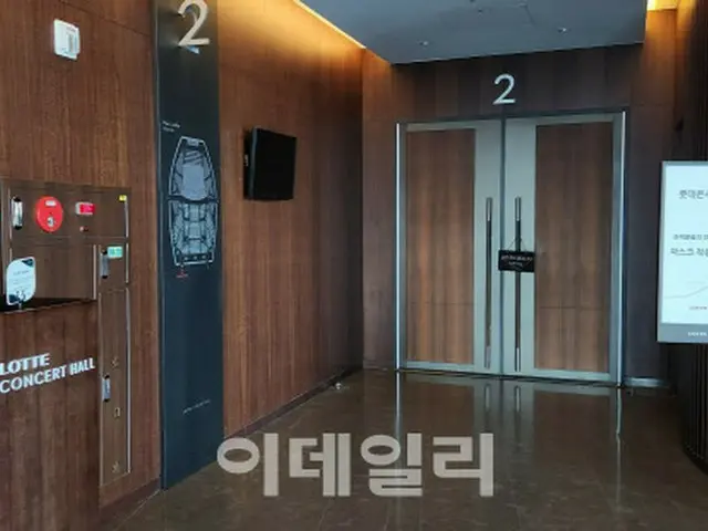 มีการสอบสวนสถานที่ทั้งหมด 6 แห่ง โรงภาพยนตร์ 3 แห่ง และบริษัทจัดจำหน่ายภาพยนตร์ 