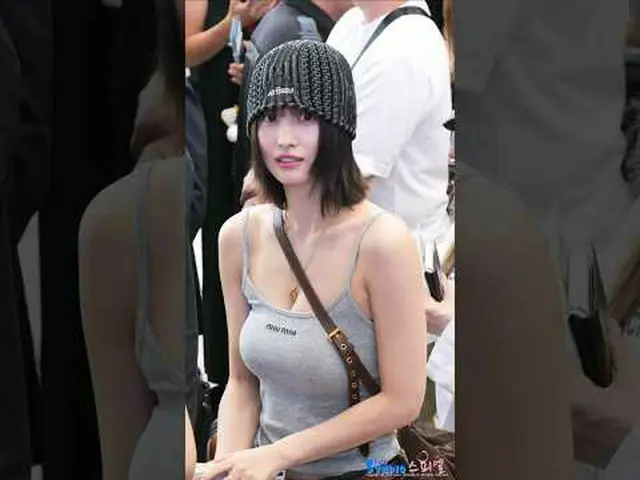 2507125 TWICE_ _ 'THIS IS FOR' World Tour Airport Departure Fan Photo by 스피넬 * ห