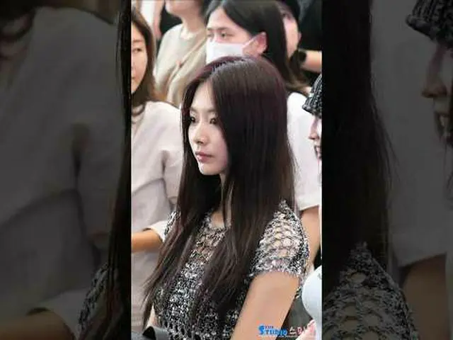 2507125 TWICE_ _ 'THIS IS FOR' World Tour Airport Departure Fan Photo by 스피넬 * ห