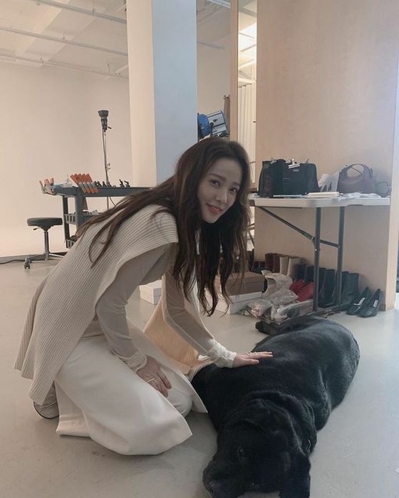 ซนแทยอนภรรยาของนักแสดงควอนซังวูความงามของเทพธิดาที่มีผมยาวและอ่อนเยาว์มากขึ้นเรื่อย ๆ