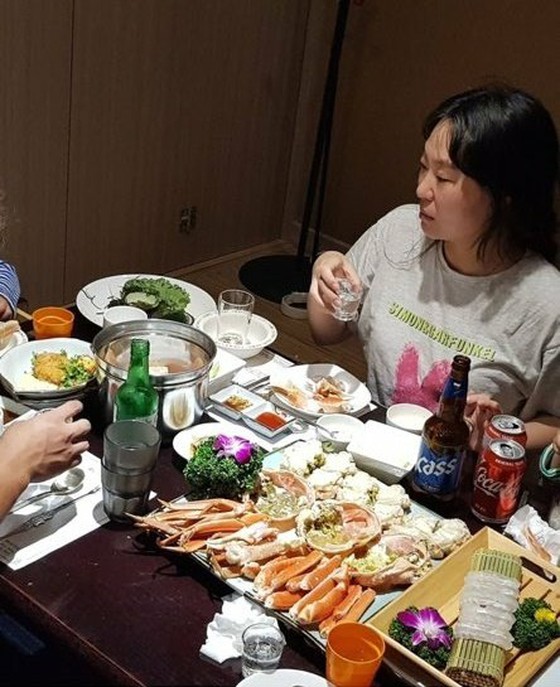 นักแสดงตลกจองจูริเผยแพร่อาหารที่สามีของเธอทิ้งใน SNS = คำวิจารณ์ลบโพสต์ทีละรายการ
