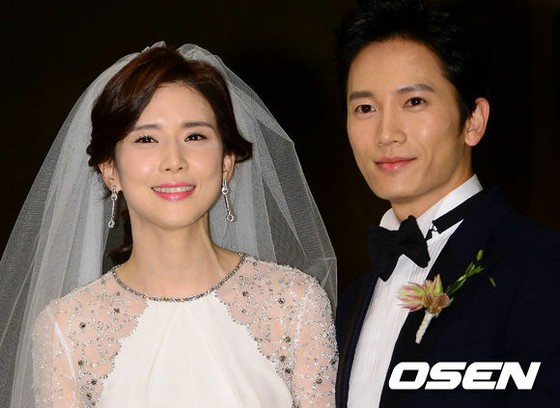 Jisung & Lee Bo Young ครบรอบ 7 ปีการแต่งงาน ... ลูกสาวแสดงความยินดีกับ Daddy and Mom